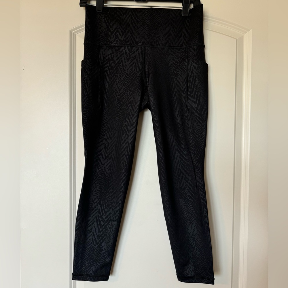 Athleta Salutation Stash Pocket 7/8 Tight - MP - Black Leopard